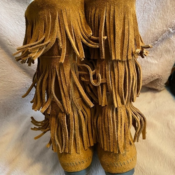 Minnetonka three layer fringe boot size 10 - Picture 4 of 6